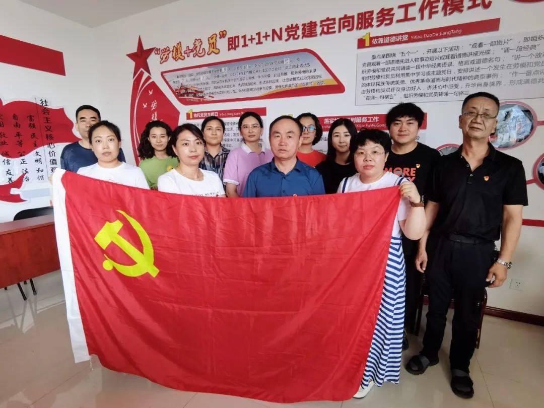 牛仔和T恤